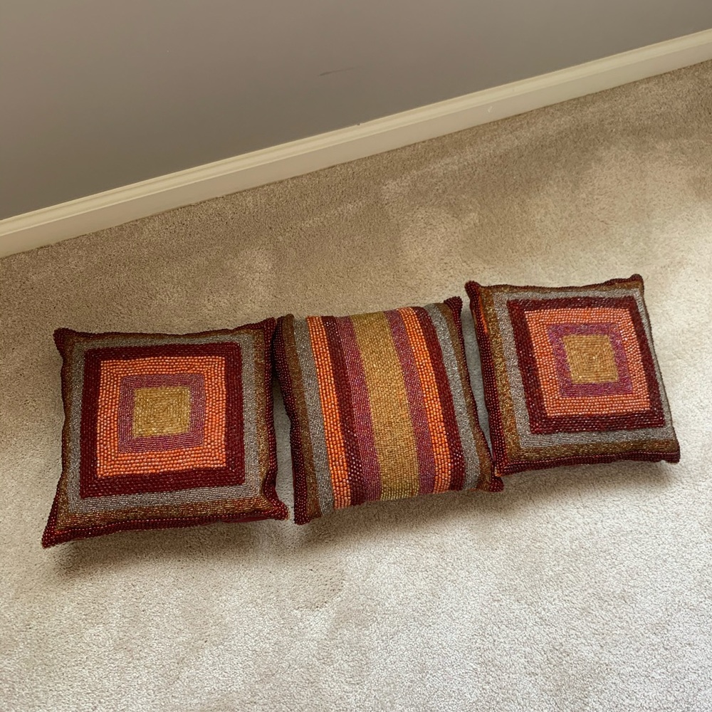 Beaded pillow set
